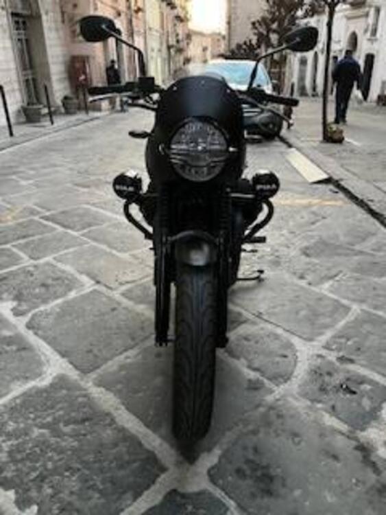 Moto Guzzi V7 Stone (2021 - 25)