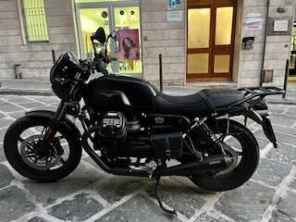 Moto Guzzi V7 Stone (2021 - 25) (2)