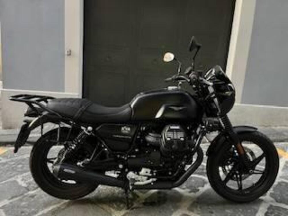 Moto Guzzi V7 Stone (2021 - 25) (3)