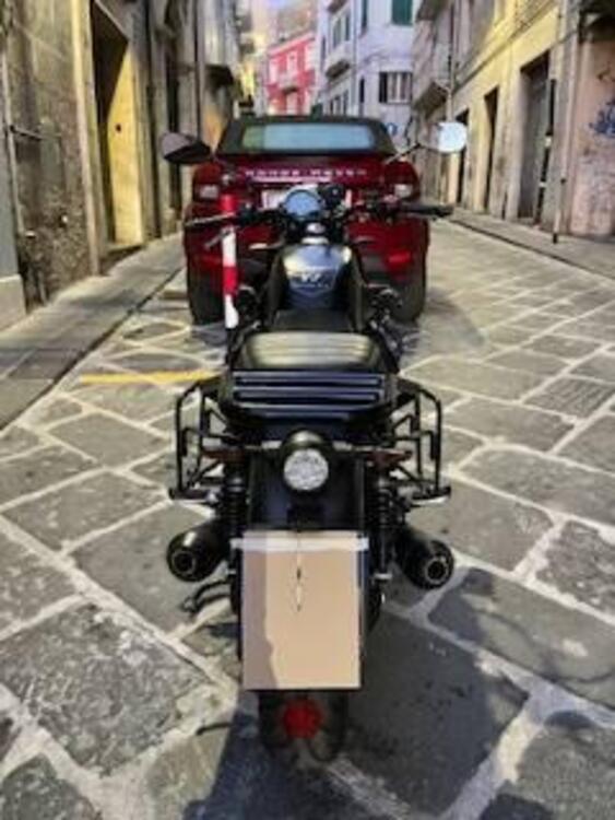 Moto Guzzi V7 Stone (2021 - 25) (4)