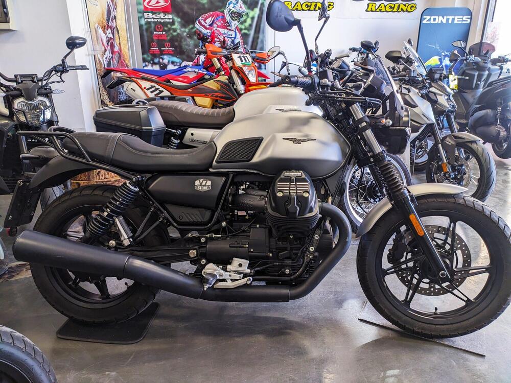 Moto Guzzi V7 Stone (2021 - 25)