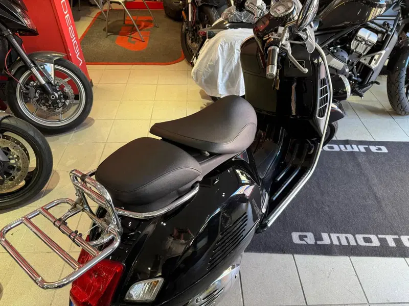 Vespa GTV 300 Via Montenapoleone ABS (2010 - 16) (2)