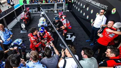 MotoGP 2025. &Egrave; saltato fuori il video di Gigi Dall'Igna che bacia tutte e tre le Ducati in Thailandia [VIDEO]