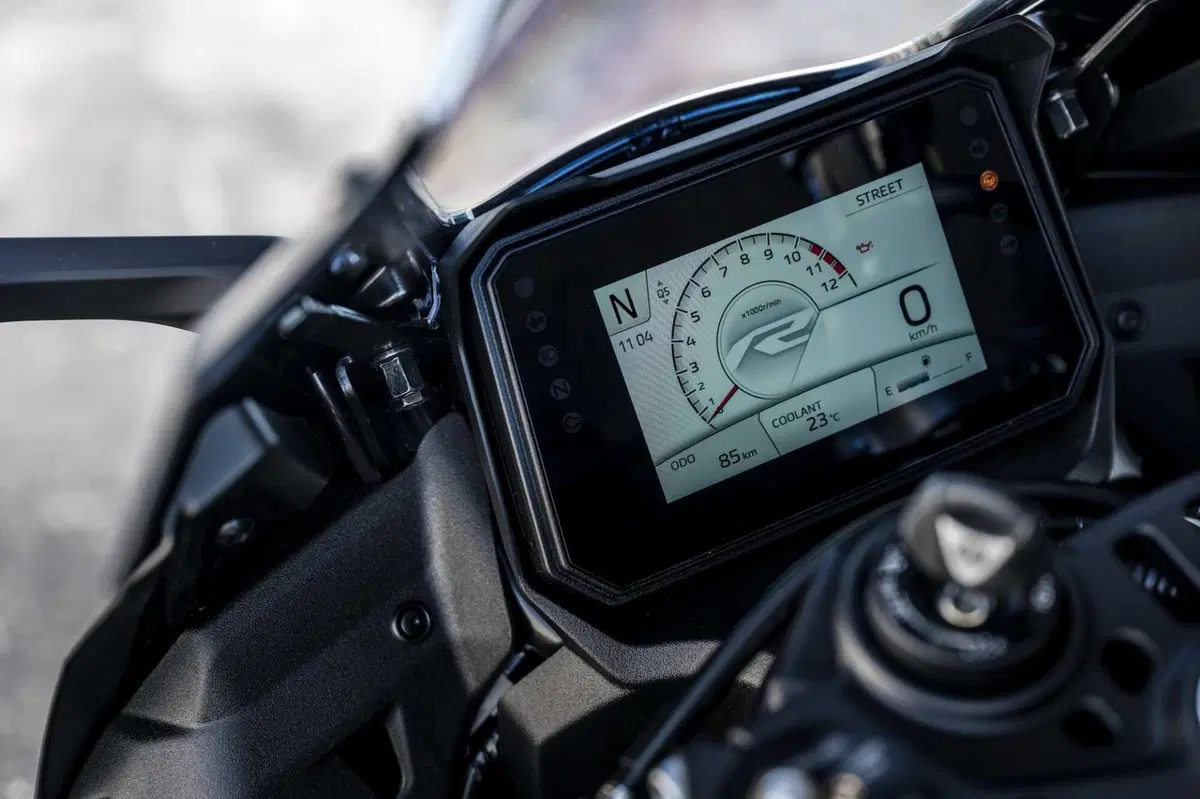 Yamaha R9 (4)