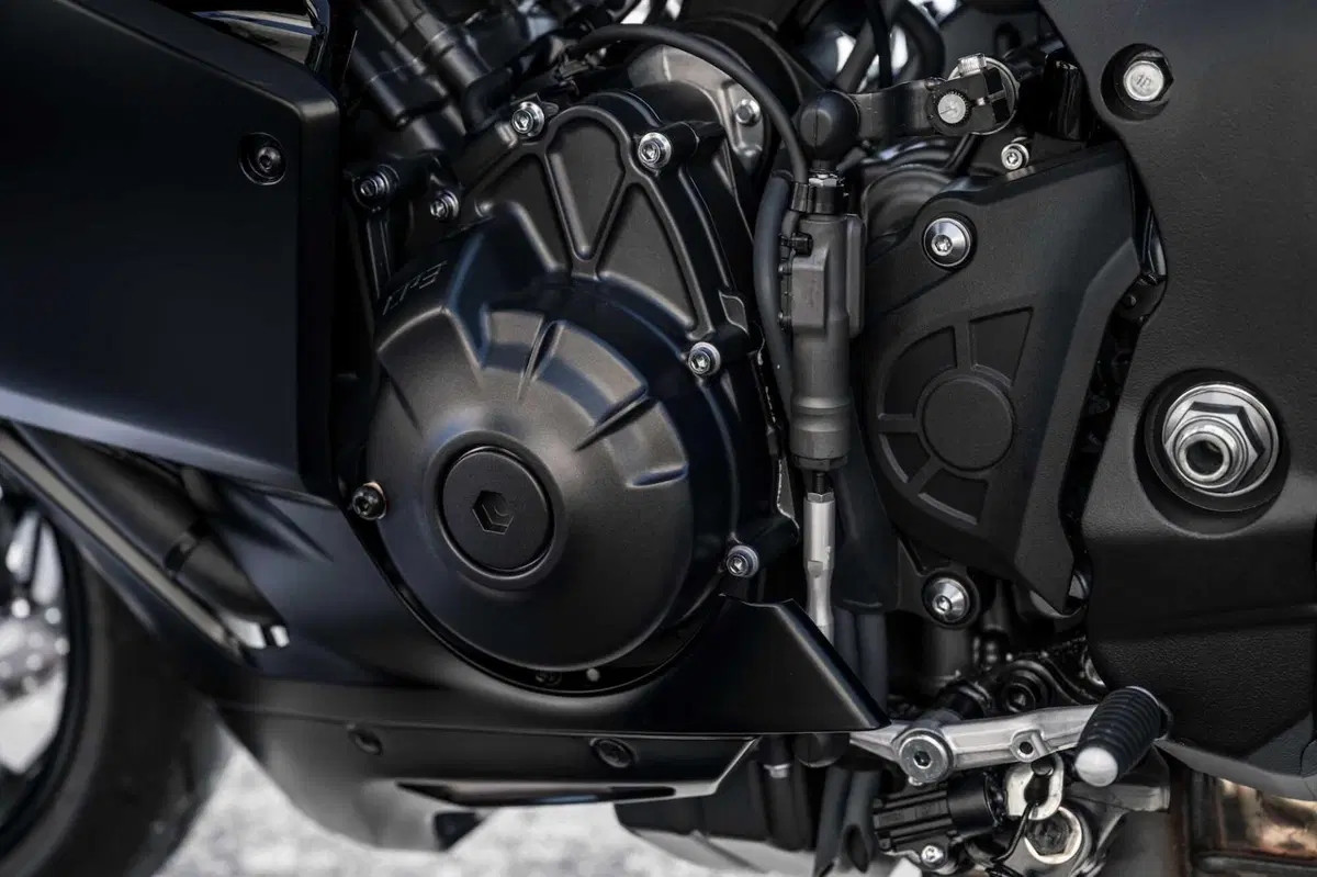 Yamaha R9 (2)