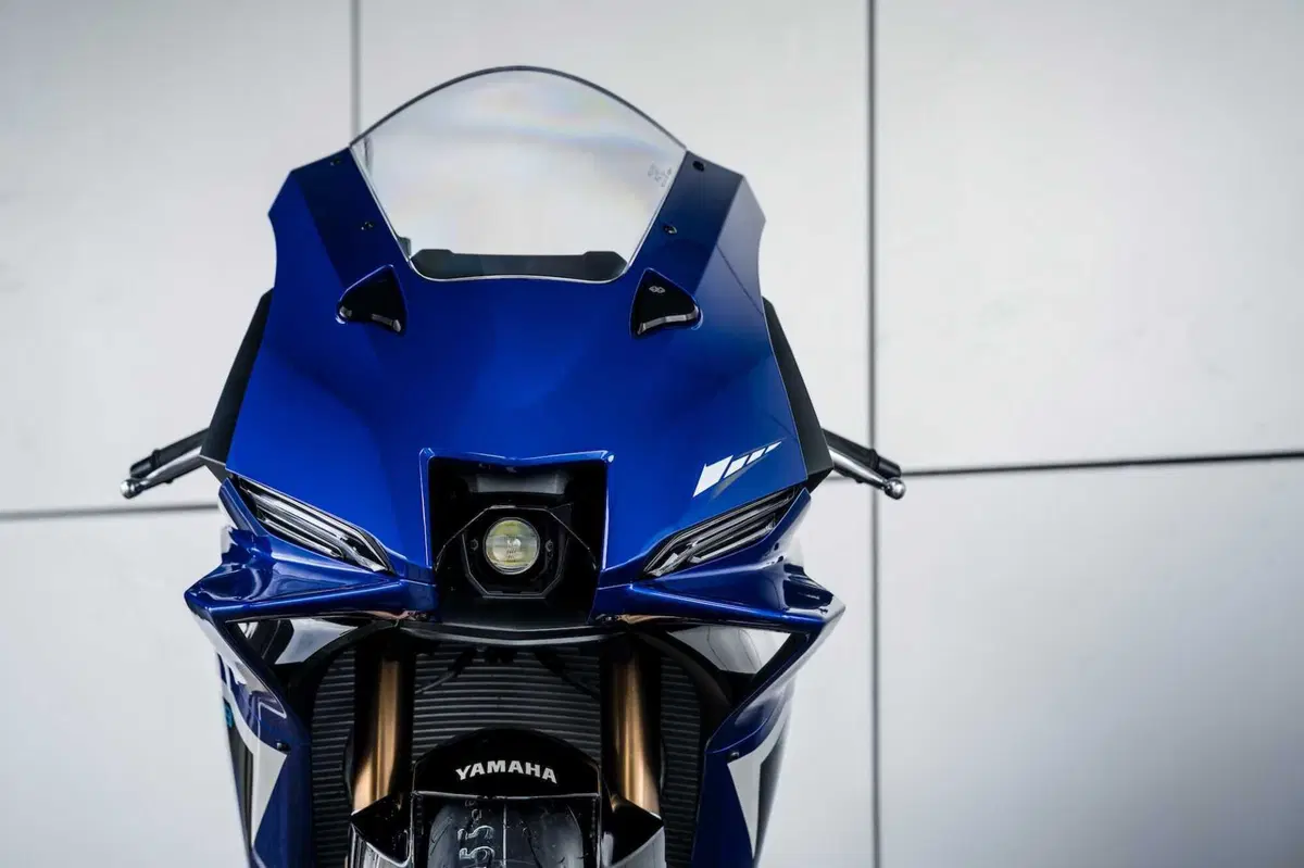 Yamaha R9 (7)
