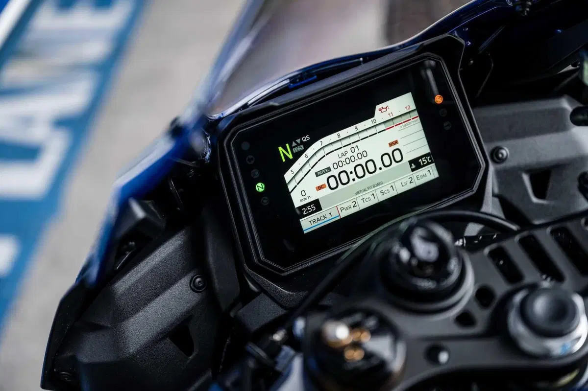 Yamaha R9