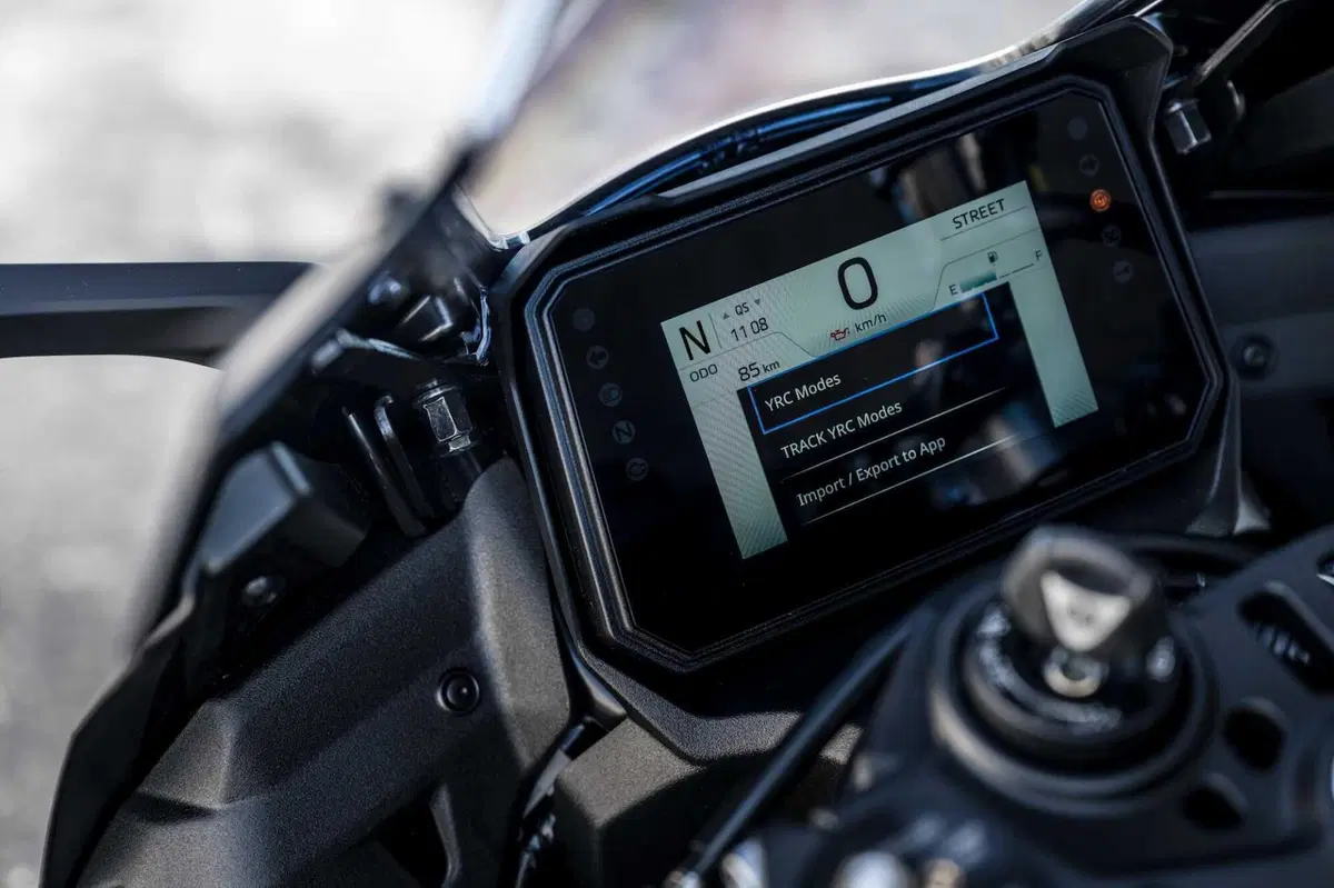 Yamaha R9 (2)