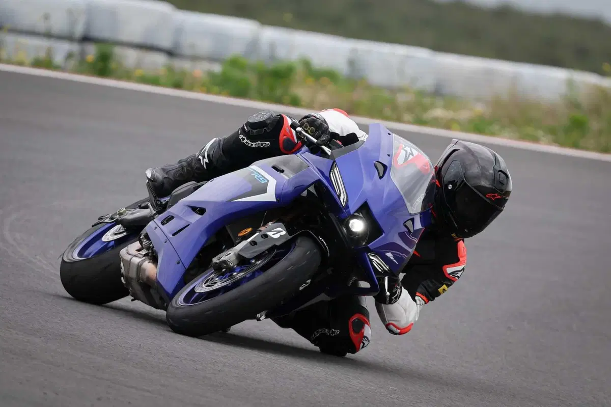 Yamaha R9 (5)