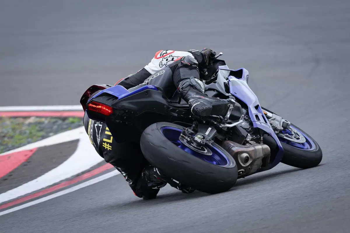 Yamaha R9 (6)