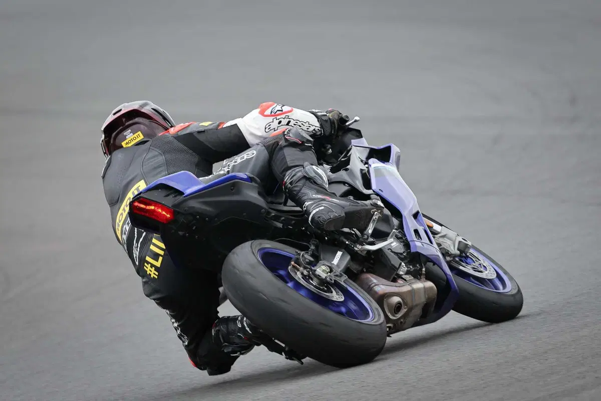 Yamaha R9 (7)