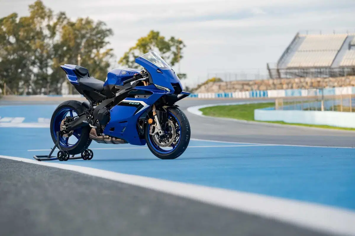 Yamaha R9 (17)