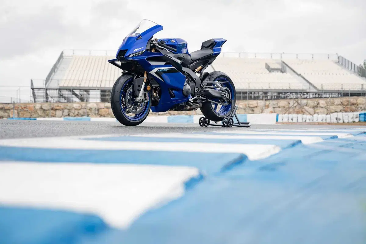 Yamaha R9 (18)