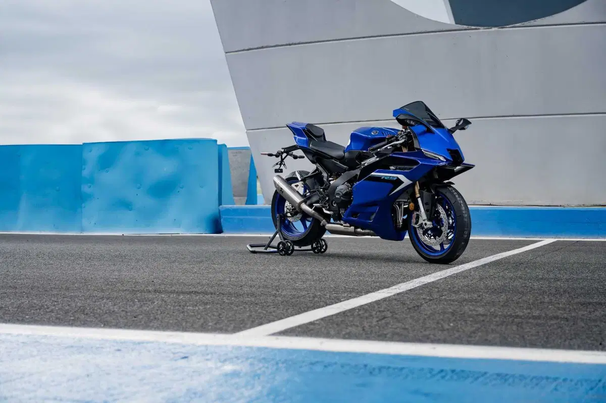 Yamaha R9: la sportiva che volevi