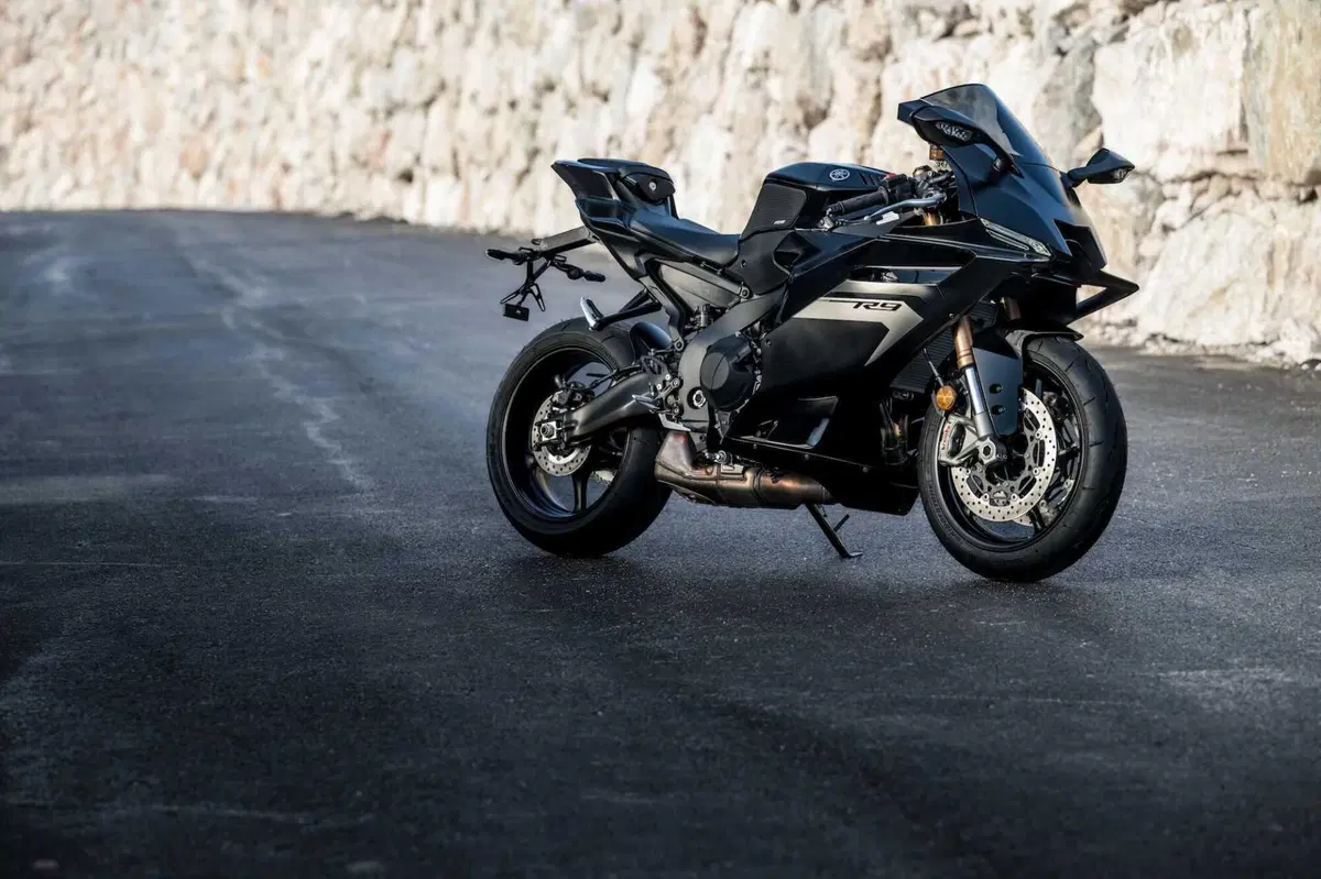 Yamaha R9: la sportiva che volevi (2)