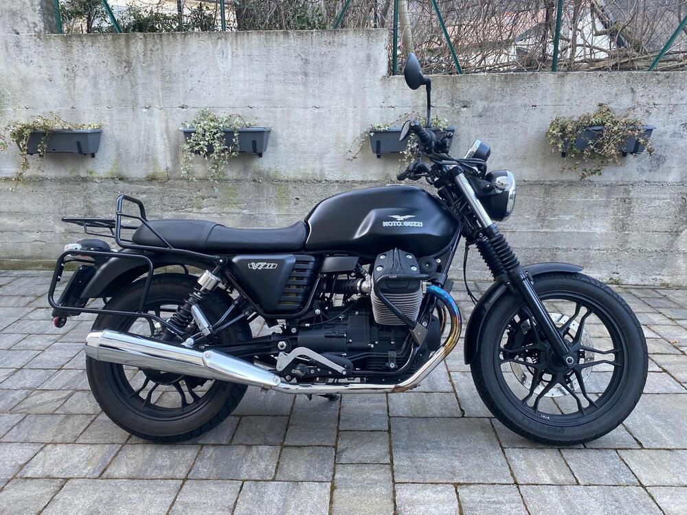 Moto Guzzi V7 II Stone (2015 - 17)