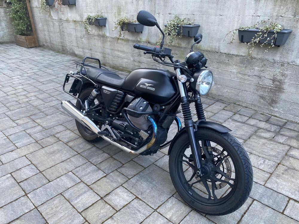 Moto Guzzi V7 II Stone (2015 - 17) (4)