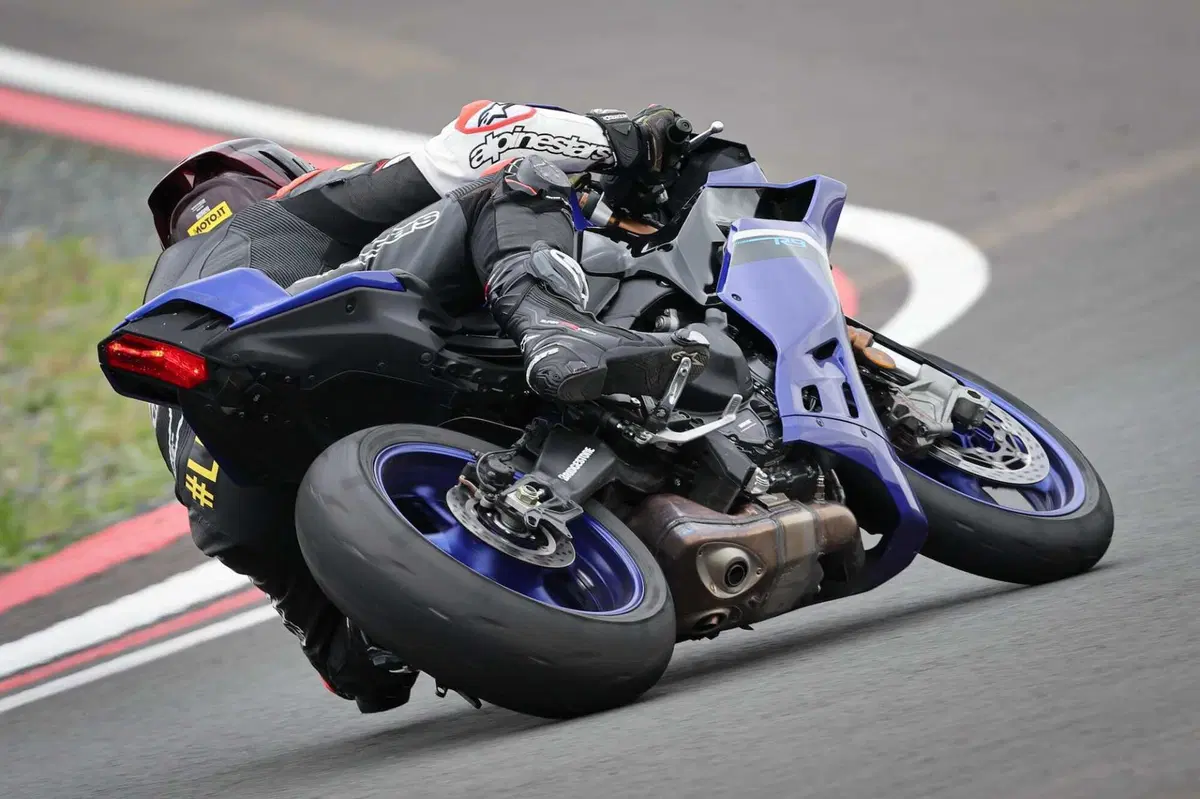 Yamaha R9: la sportiva che volevi (4)