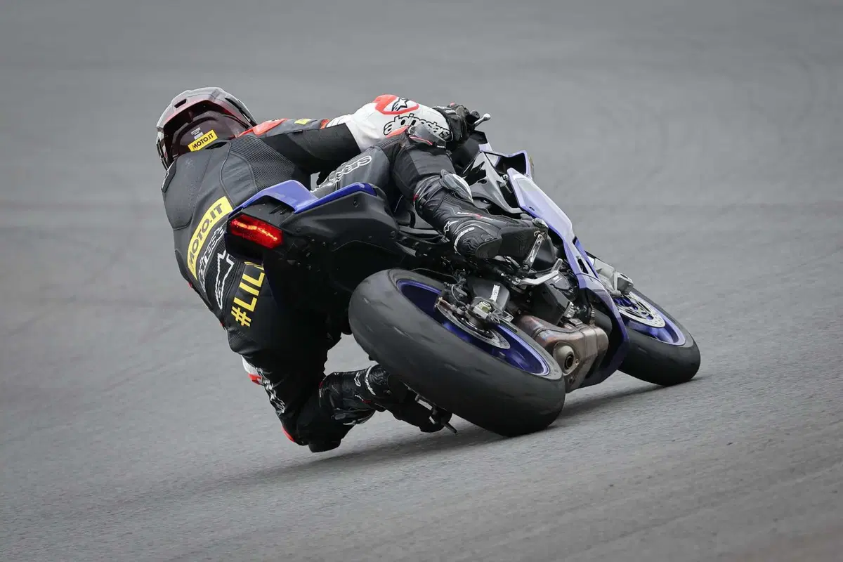 Yamaha R9: la sportiva che volevi (6)