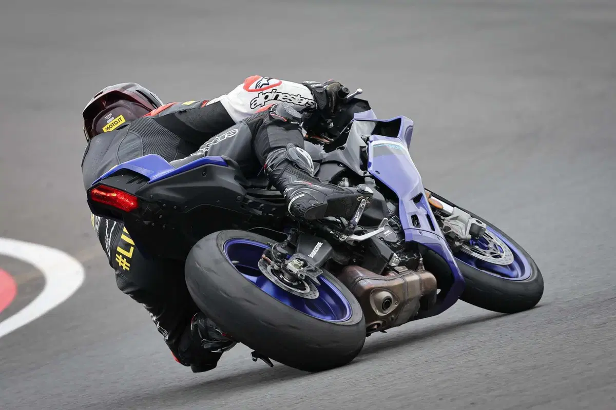 Yamaha R9: la sportiva che volevi (7)