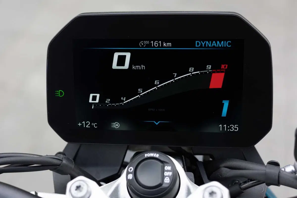 BMW F 900 R TEST [VIDEO E GALLERY] (36)