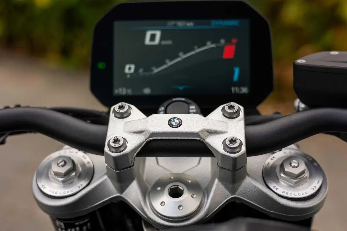 BMW F 900 R TEST [VIDEO E GALLERY] (38)