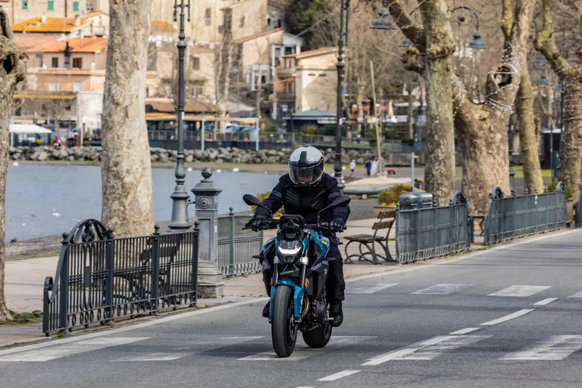 BMW F 900 R TEST [VIDEO E GALLERY] (19)