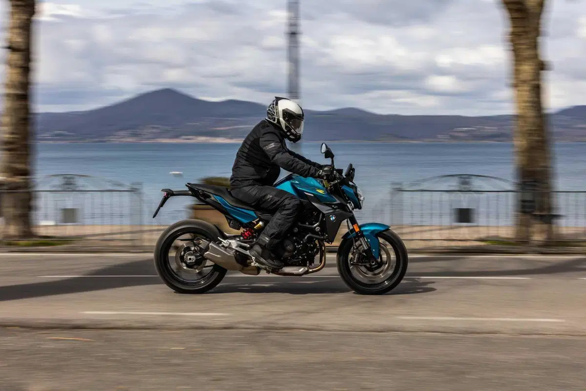 BMW F 900 R TEST [VIDEO E GALLERY] (17)