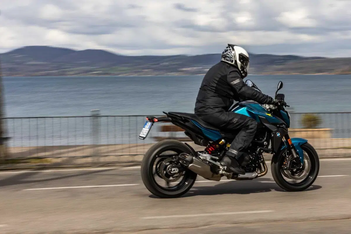 BMW F 900 R TEST [VIDEO E GALLERY] (16)