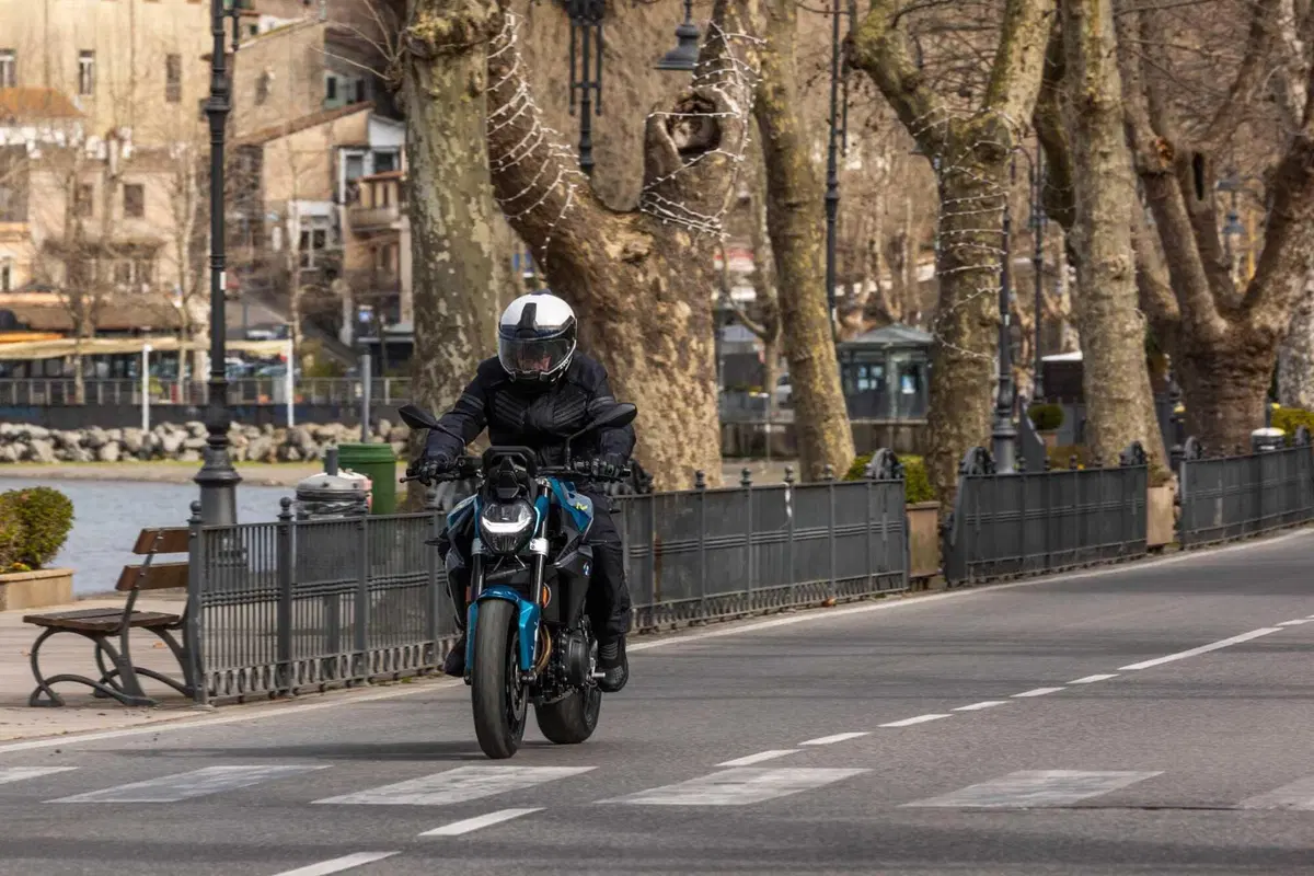 BMW F 900 R TEST [VIDEO E GALLERY] (15)