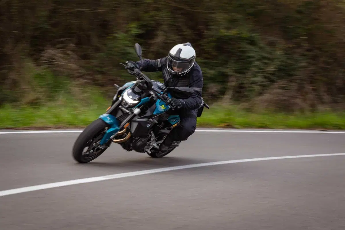 BMW F 900 R TEST [VIDEO E GALLERY] (13)