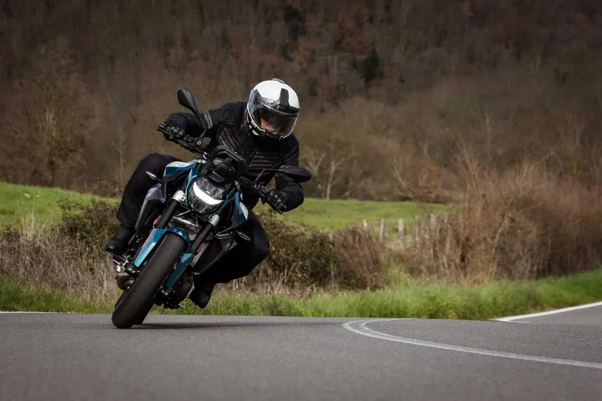 BMW F 900 R TEST [VIDEO E GALLERY] (12)