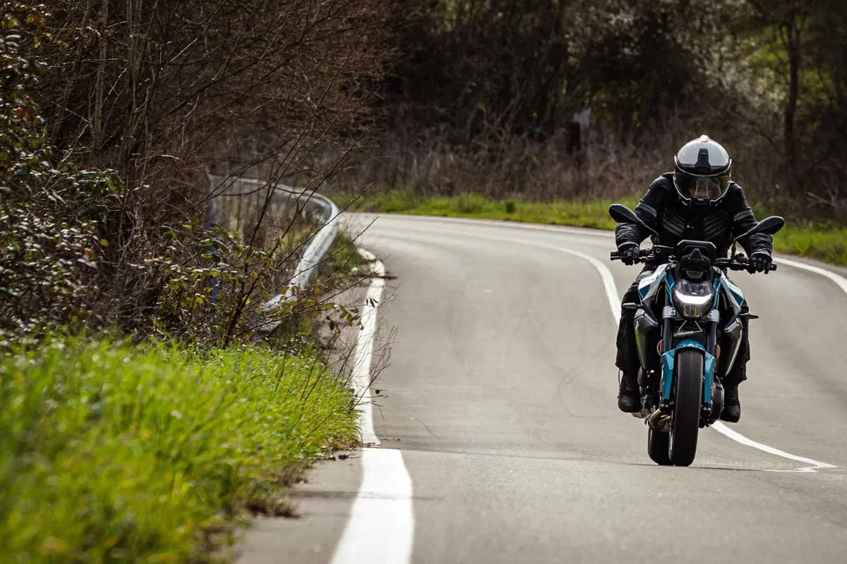 BMW F 900 R TEST [VIDEO E GALLERY] (9)