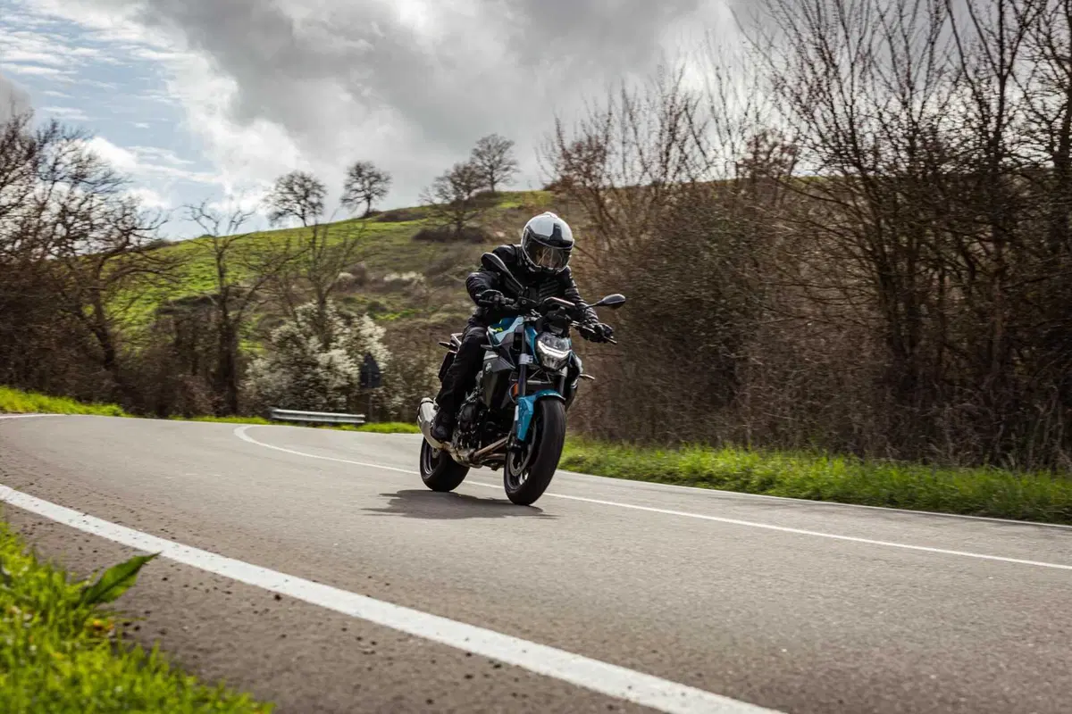 BMW F 900 R TEST [VIDEO E GALLERY] (7)