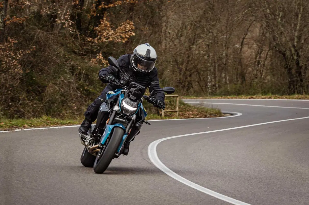 BMW F 900 R TEST [VIDEO E GALLERY] (3)