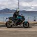 BMW F 900 R 2025 TEST: che carattere la tedesca! La prova della naked su strada, Pro e Contro [VIDEO E GALLERY]