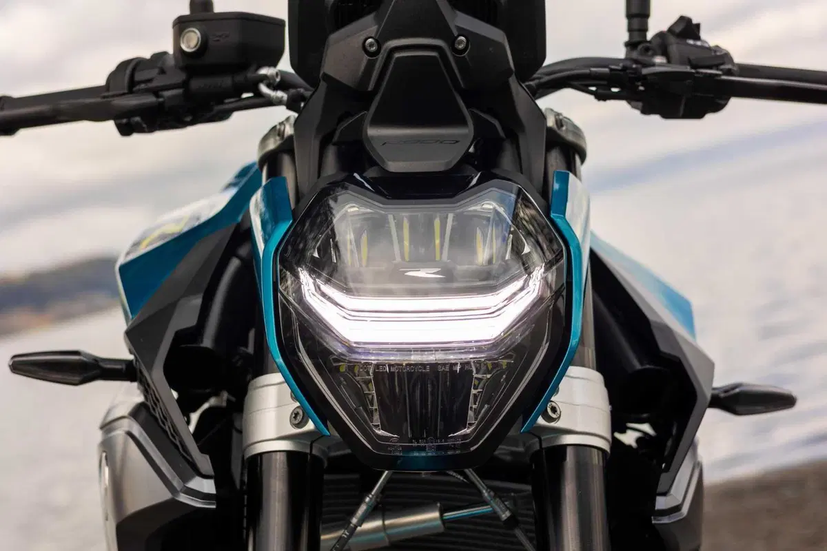 BMW F 900 R TEST [VIDEO E GALLERY] (7)
