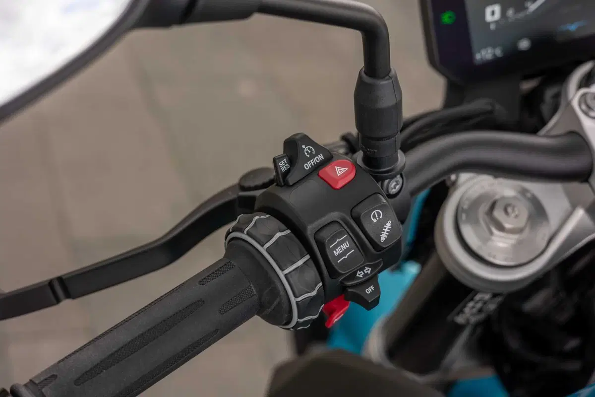 BMW F 900 R TEST [VIDEO E GALLERY] (43)