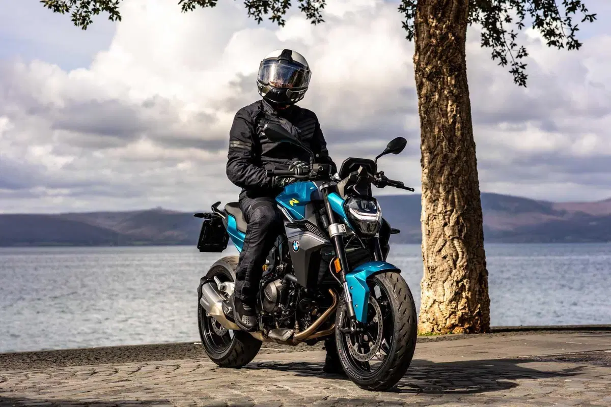 BMW F 900 R TEST [VIDEO E GALLERY] (48)