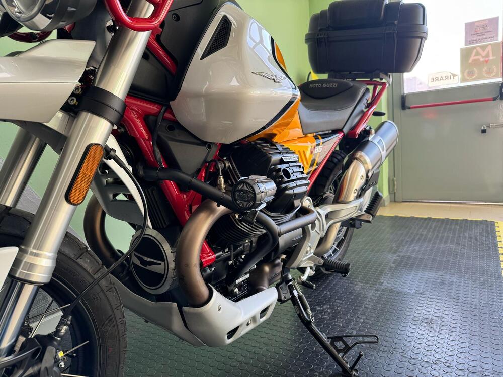 Moto Guzzi V85 TT (2021 - 23) (5)