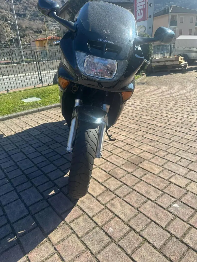 Honda CBR 1000 F (1999 - 00) (3)
