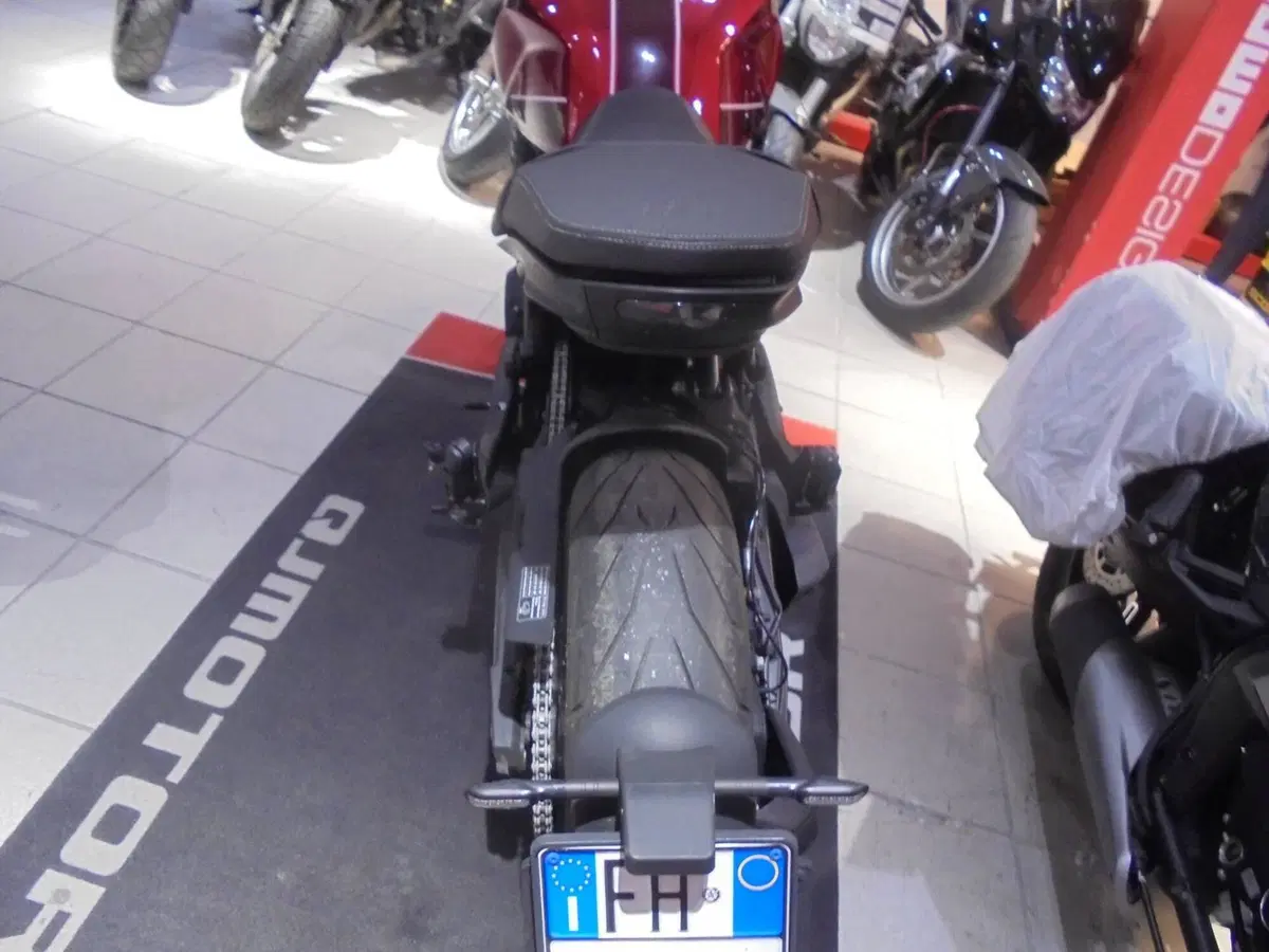 Moto Morini SEIEMMEZZO STR (2022 - 26) (3)
