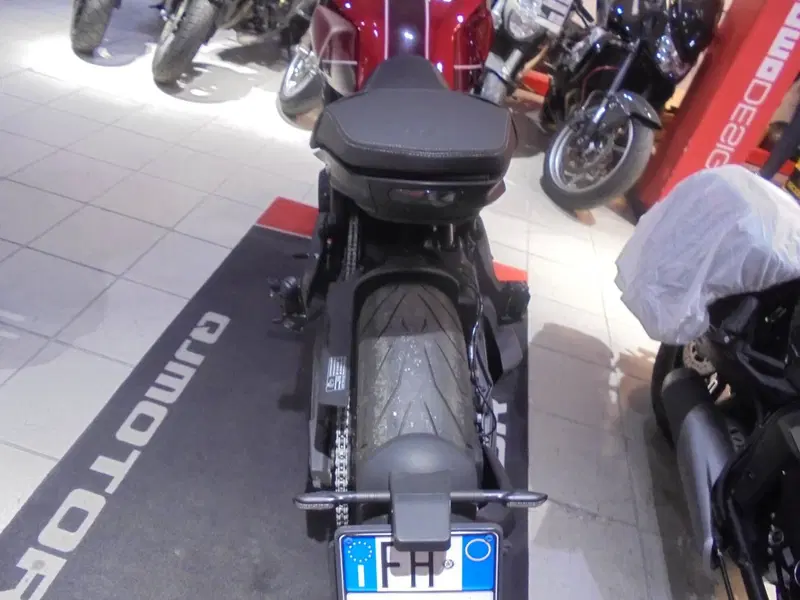 Moto Morini SEIEMMEZZO STR (2022 - 26) (3)