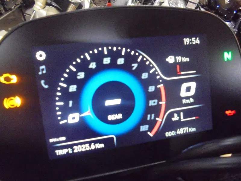 Moto Morini SEIEMMEZZO STR (2022 - 26) (5)