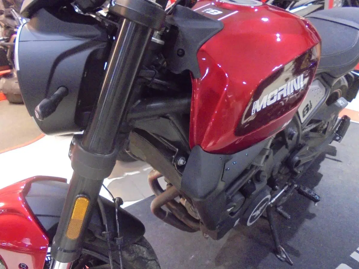 Moto Morini SEIEMMEZZO STR (2022 - 26) (6)