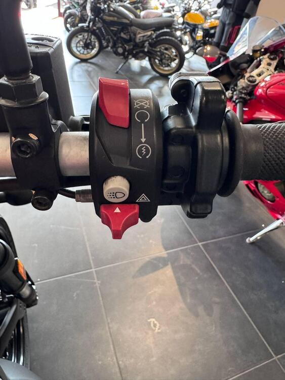 Ducati Scrambler 800 Icon Dark (2021 - 22) (5)