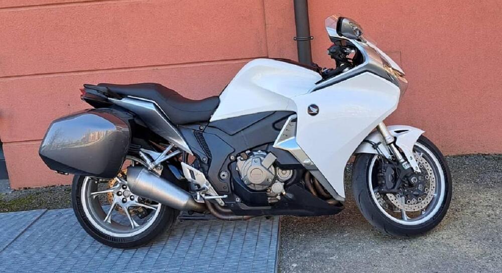 Honda VFR 1200 F DCT ABS (2010 - 16)