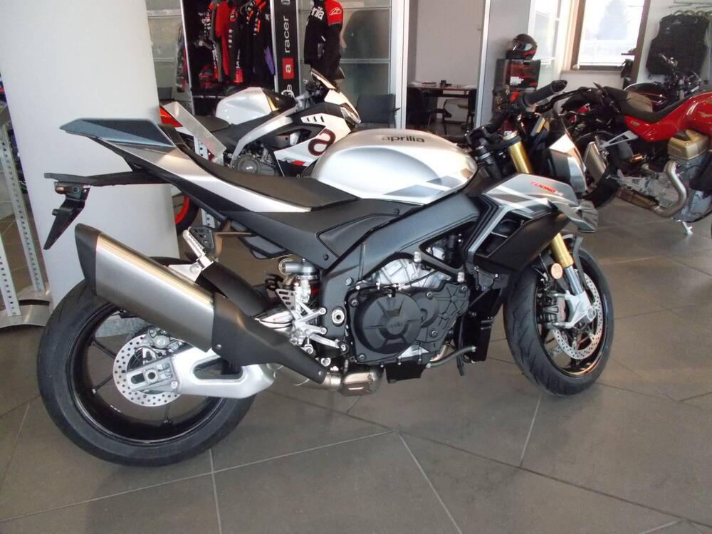 Aprilia Tuono 1100 V4 (2025) (2)