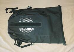 Zaino moto impermeabile GIVI 35L UT802