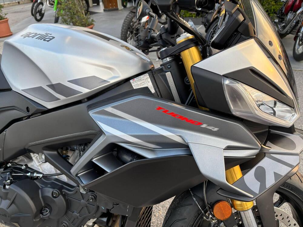 Aprilia Tuono 1100 V4 (2025) (2)